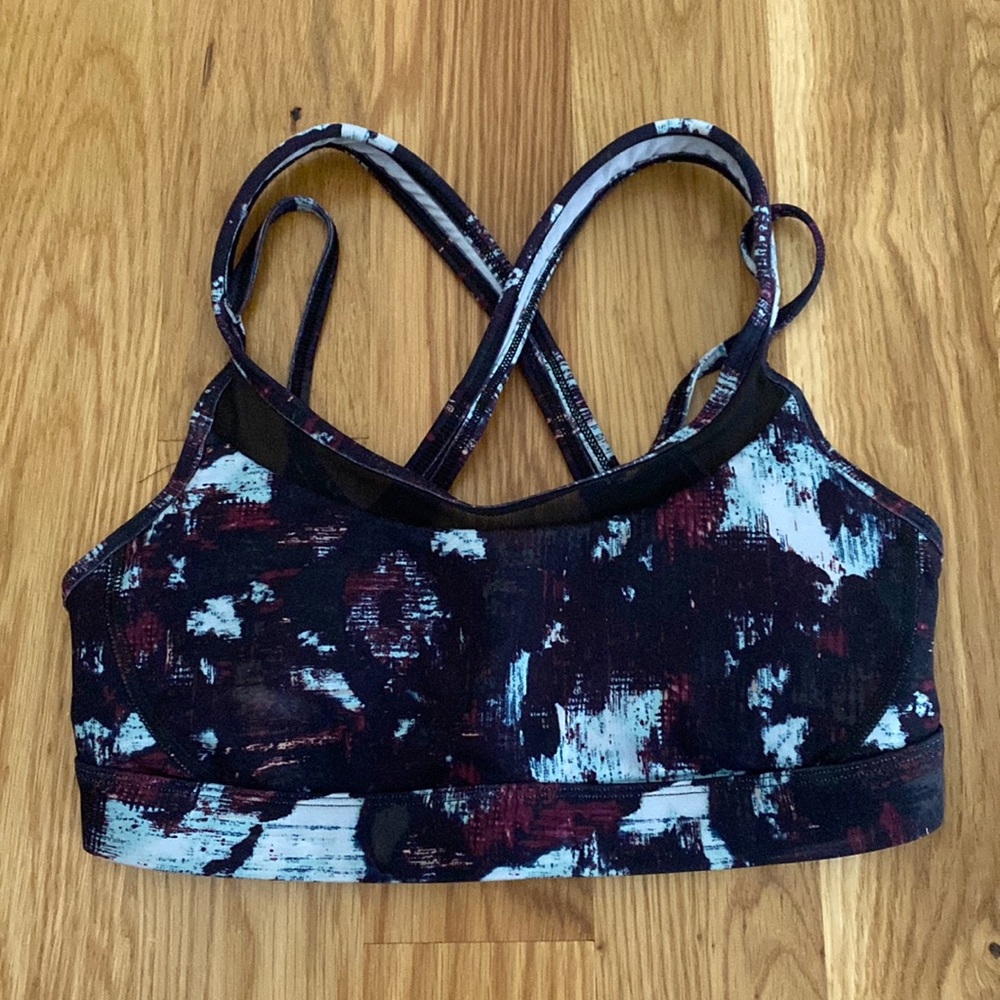 Lululemon sports bra, size 6, multicolor